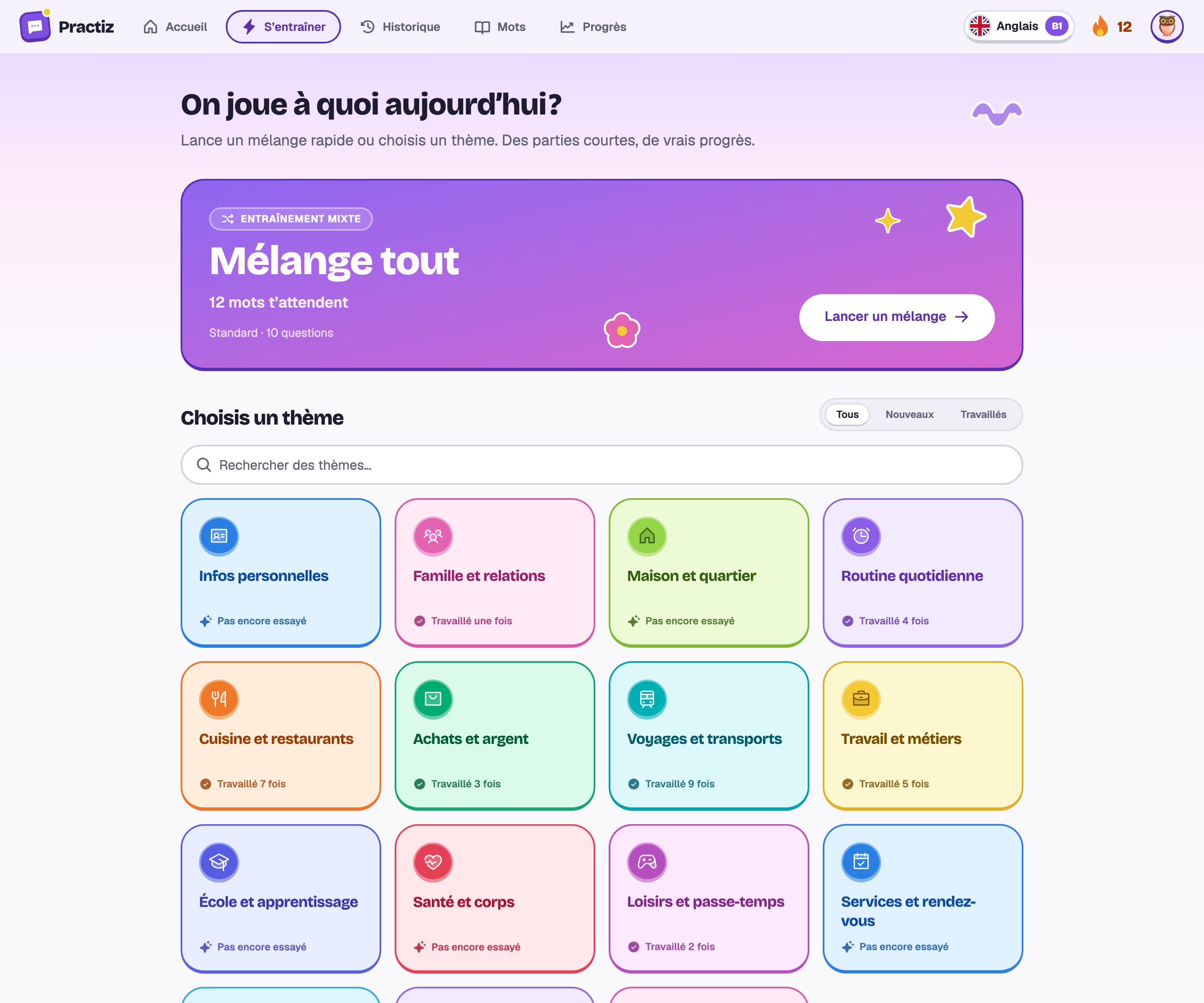 L’écran S’entraîner : Mélange tout avec 12 mots qui t’attendent, et les quinze thèmes.